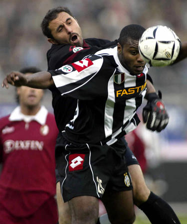 整场比赛场面踢的很是沉闷，越南虽然控球权更多但是...