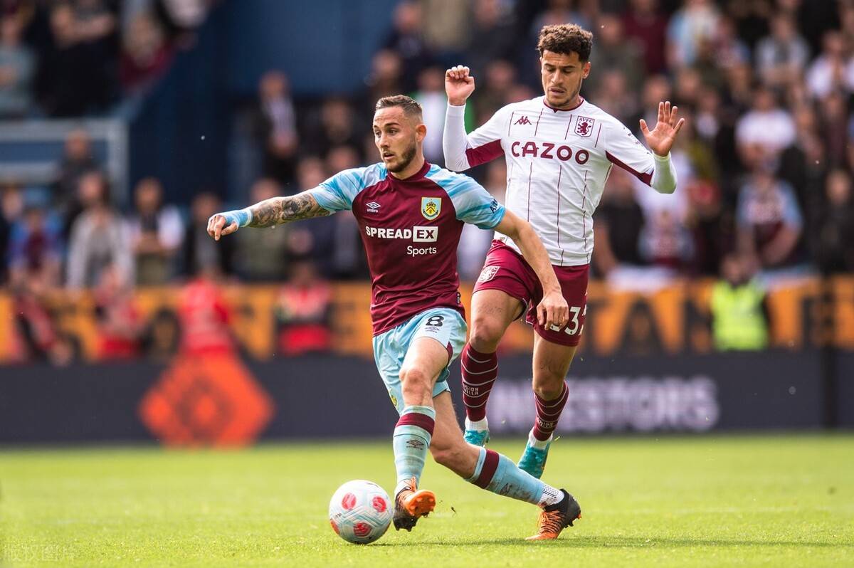 球星关键球命中后转身太霸气