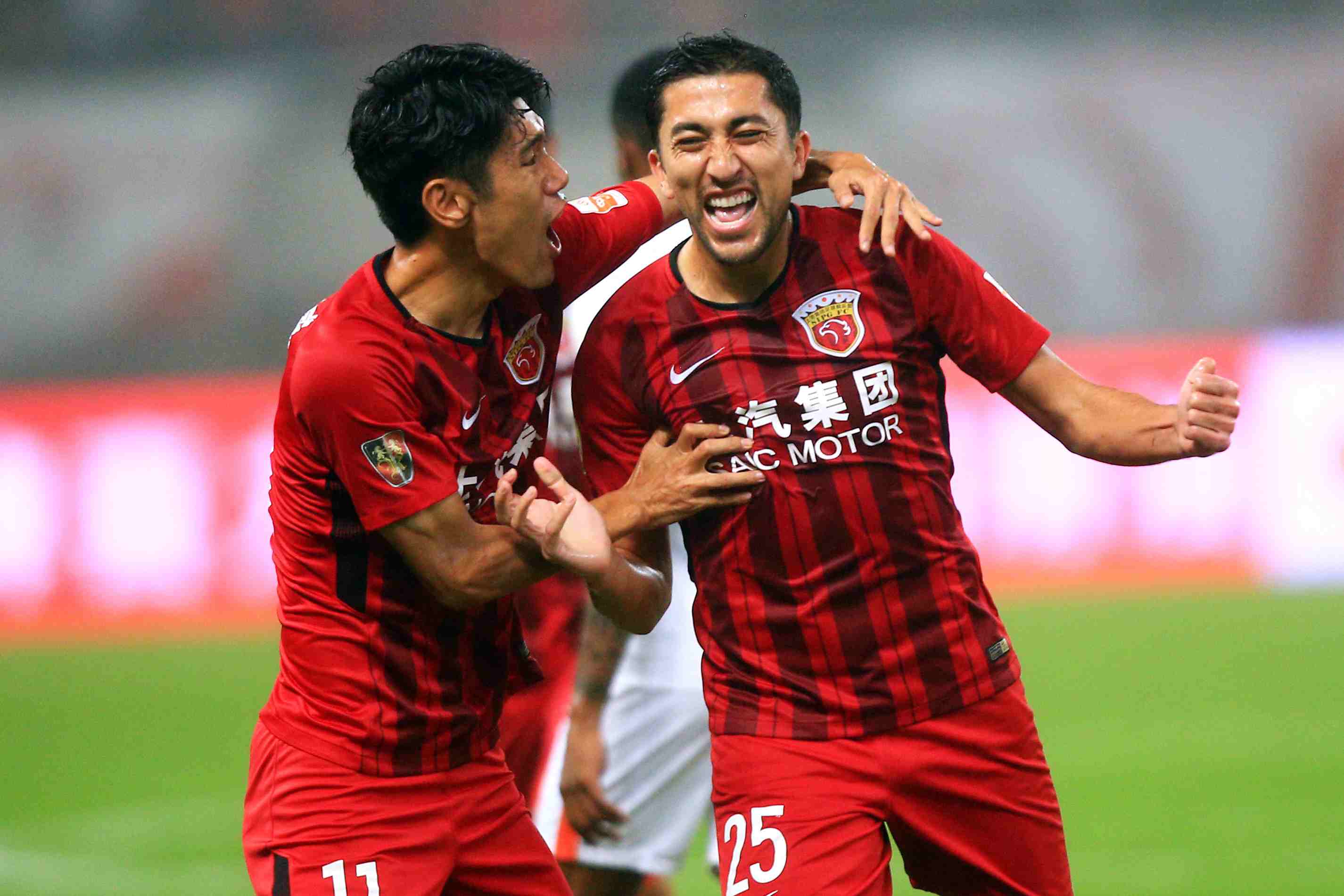 喀麦隆国脚尼亚马雷乌出轨，被女友曝光整个抓奸过程