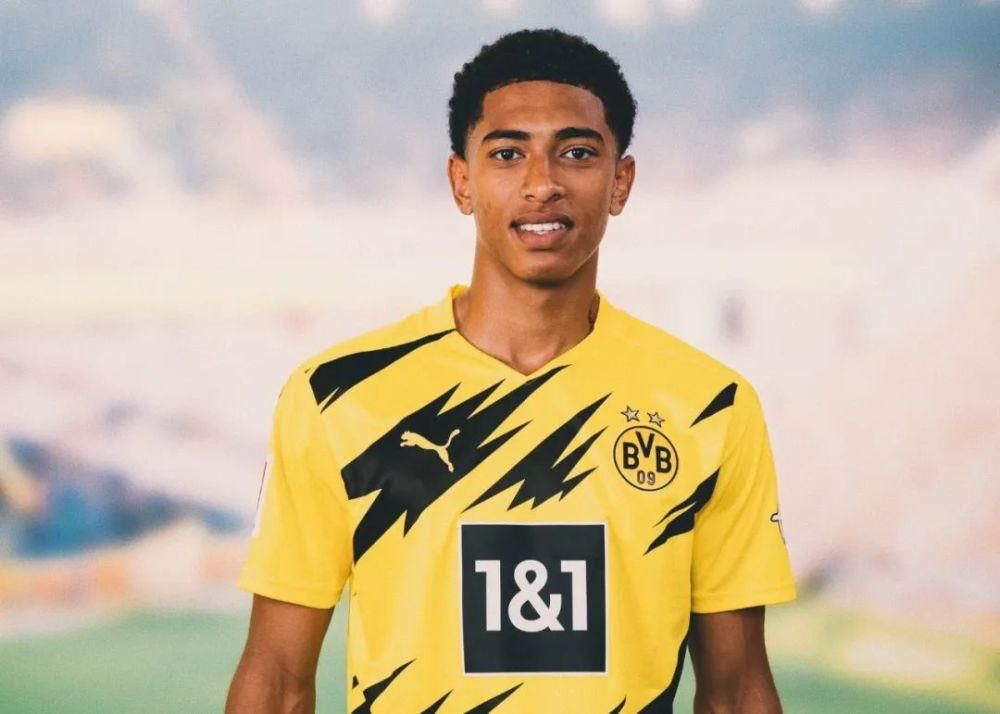 维持原判！布朗突破肘倒翟晓川后者阻挡 许利民交涉挑战也是失败