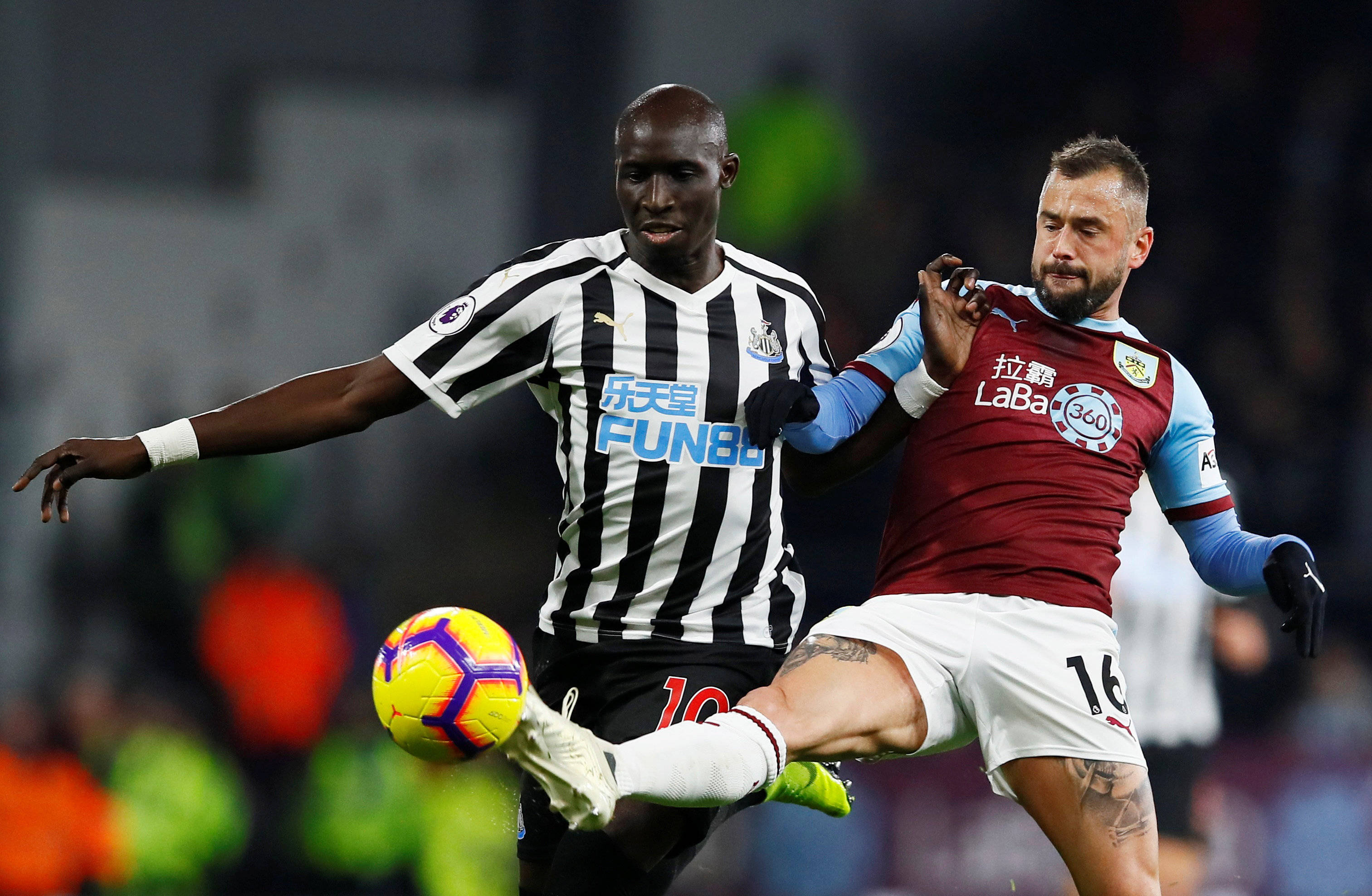 2射1传闪耀全场！官方：B费当选曼联4-1狼队的队内最佳